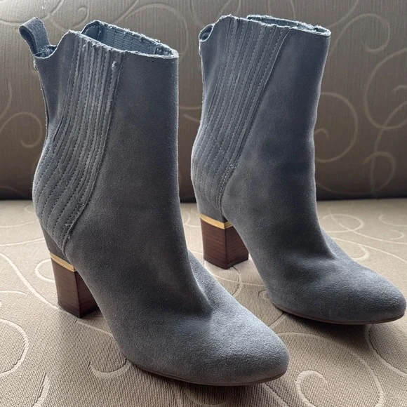 Elegant Charcoal Ankle Suede Booties - Picture 2 of 5